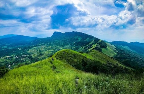 Hike through Hanthana Mountain Range